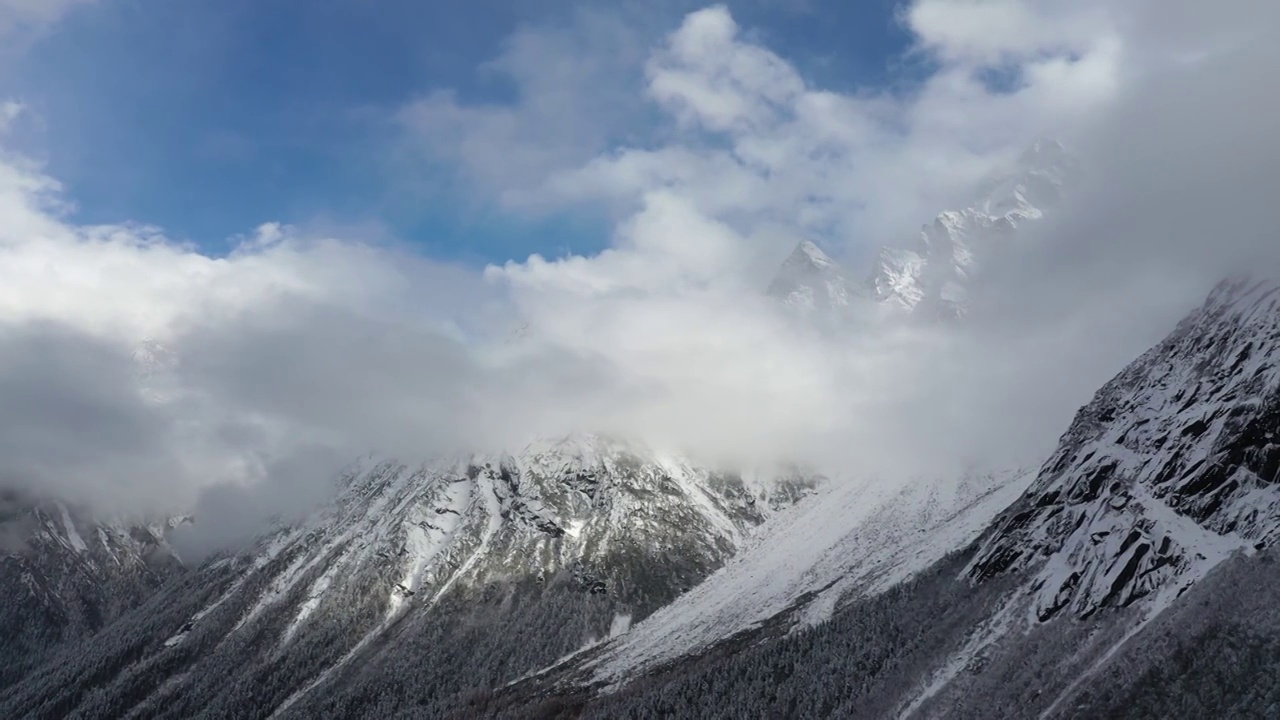 四川，毕棚沟雪景航拍俯拍视频素材