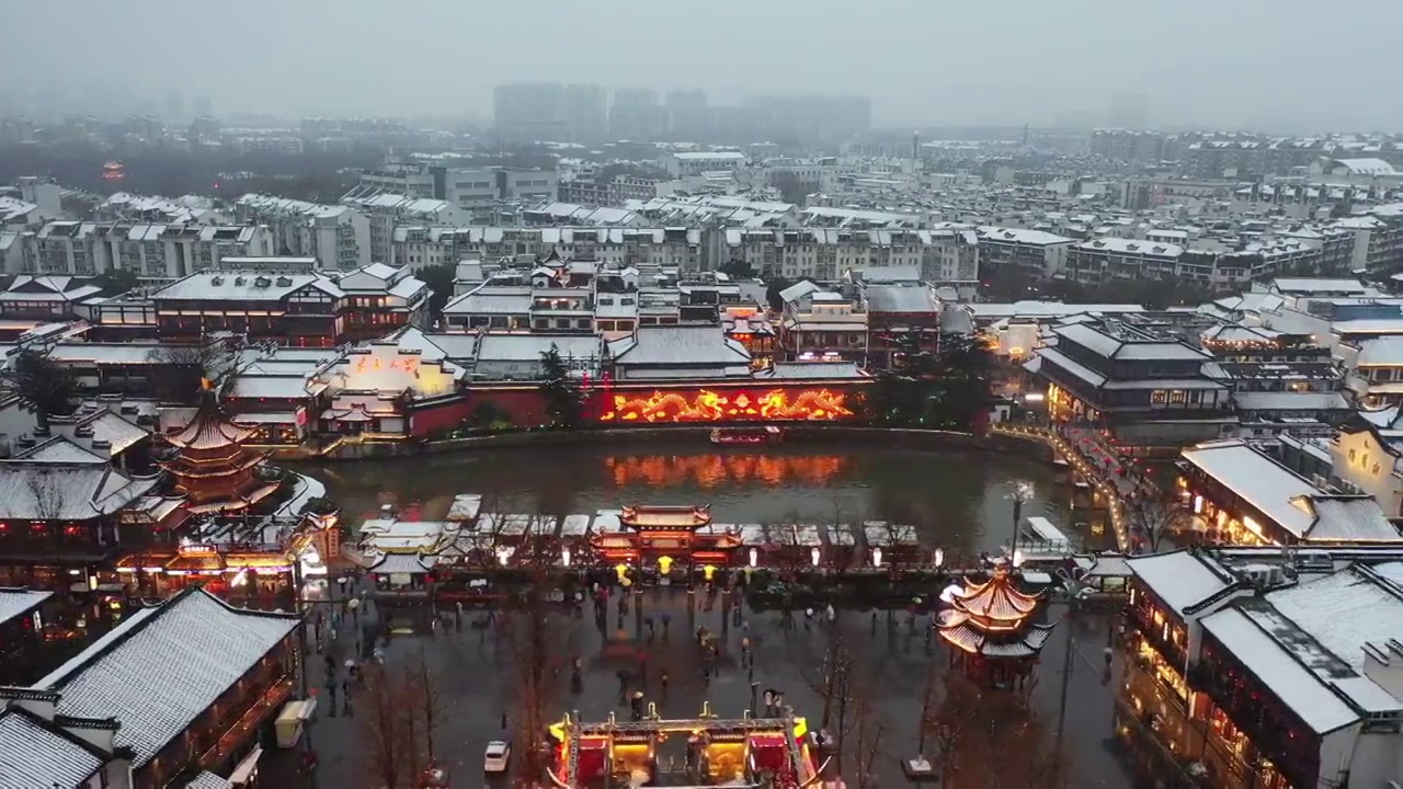 风雪中的南京夫子庙秦淮河雪景航拍风光视频素材