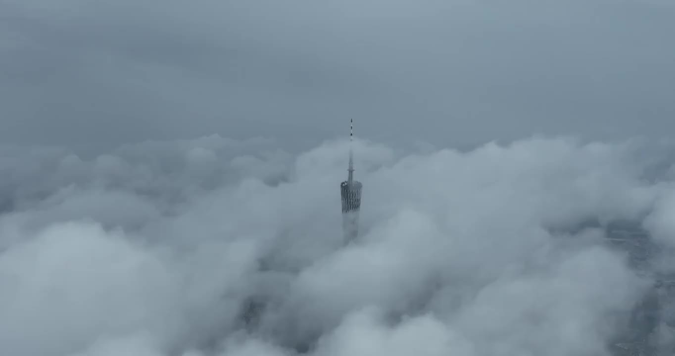 云海下的广州塔视频素材