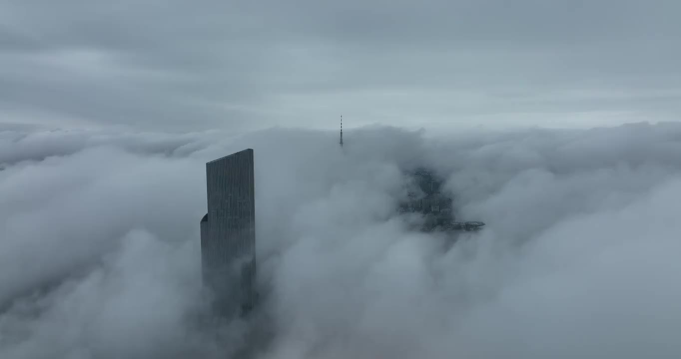 云海下的广州珠江新城建筑群视频素材