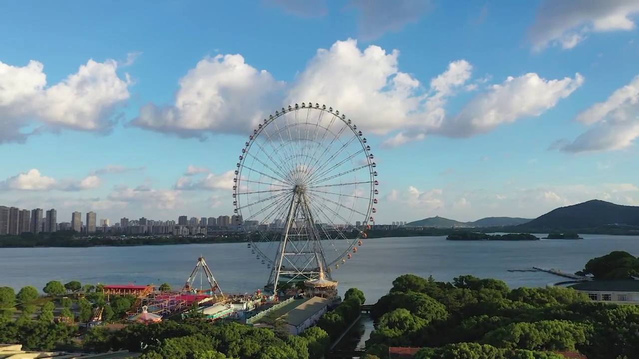 航拍江苏省无锡市太湖之星摩天轮视频素材