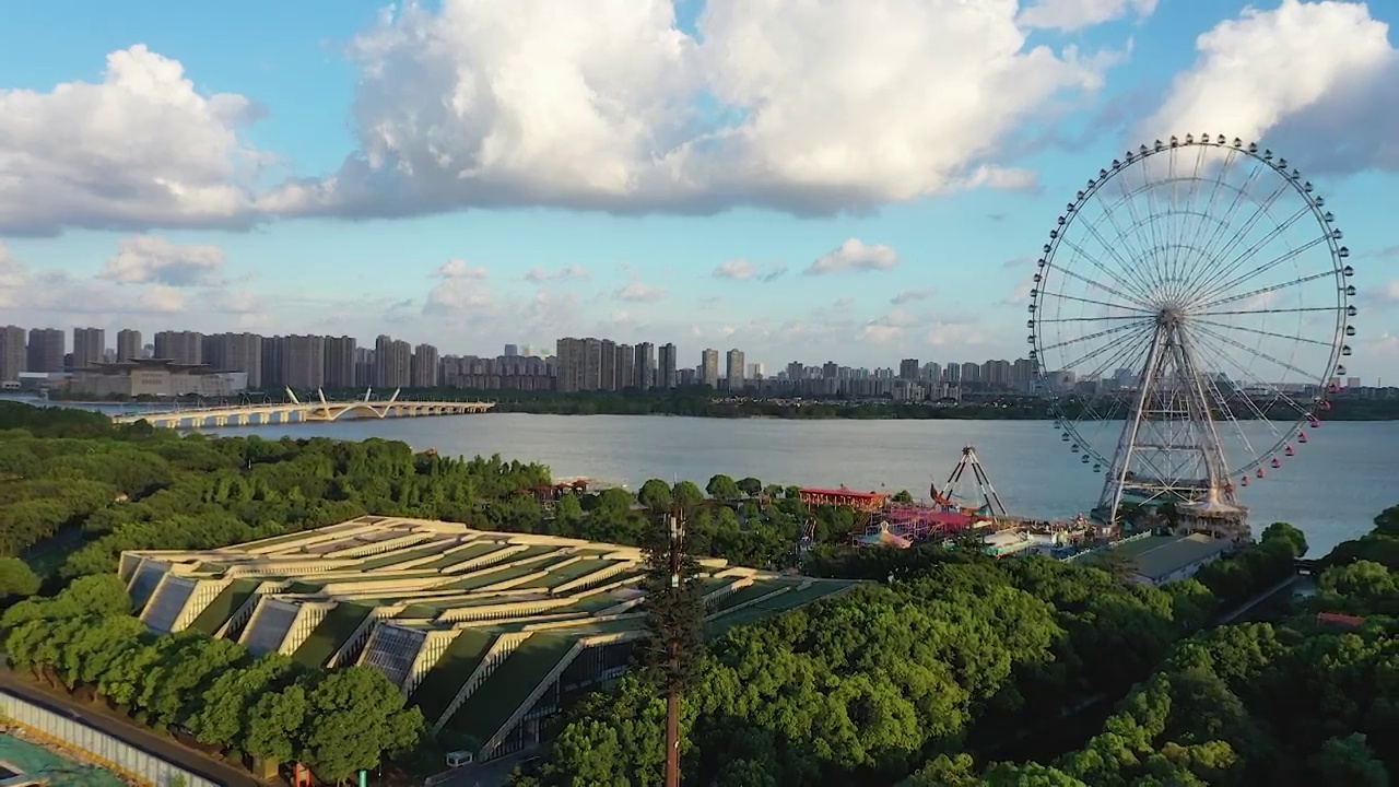 航拍江苏省无锡市太湖之星摩天轮视频素材