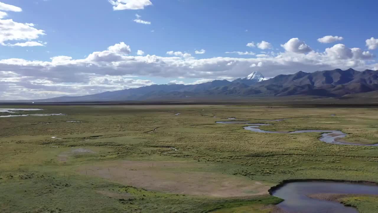 西藏阿里冈仁波齐雪山与河流视频素材