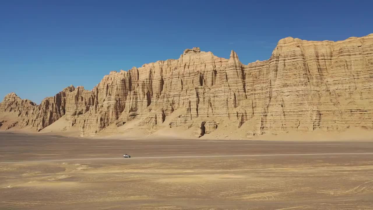 新疆哈密大海道雅丹地貌越野自驾游旅行自然风光视频素材