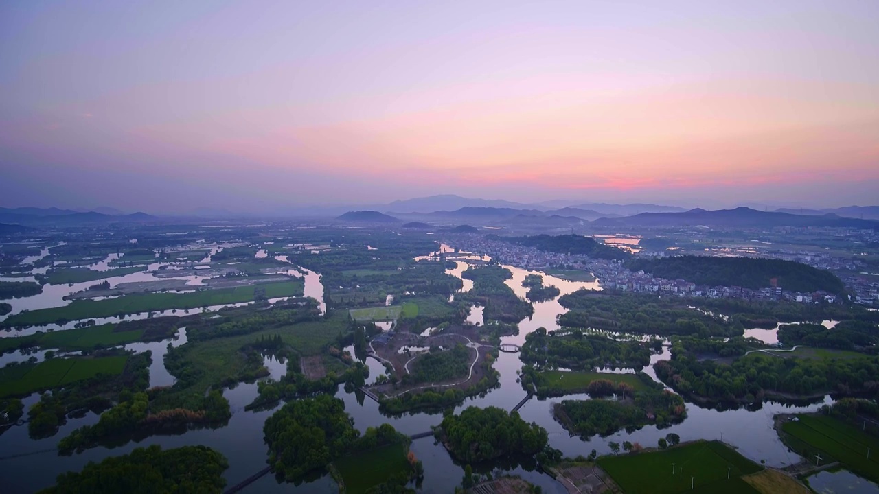 航拍夕阳下诸暨著名景点白塔湖国家湿地公园视频素材