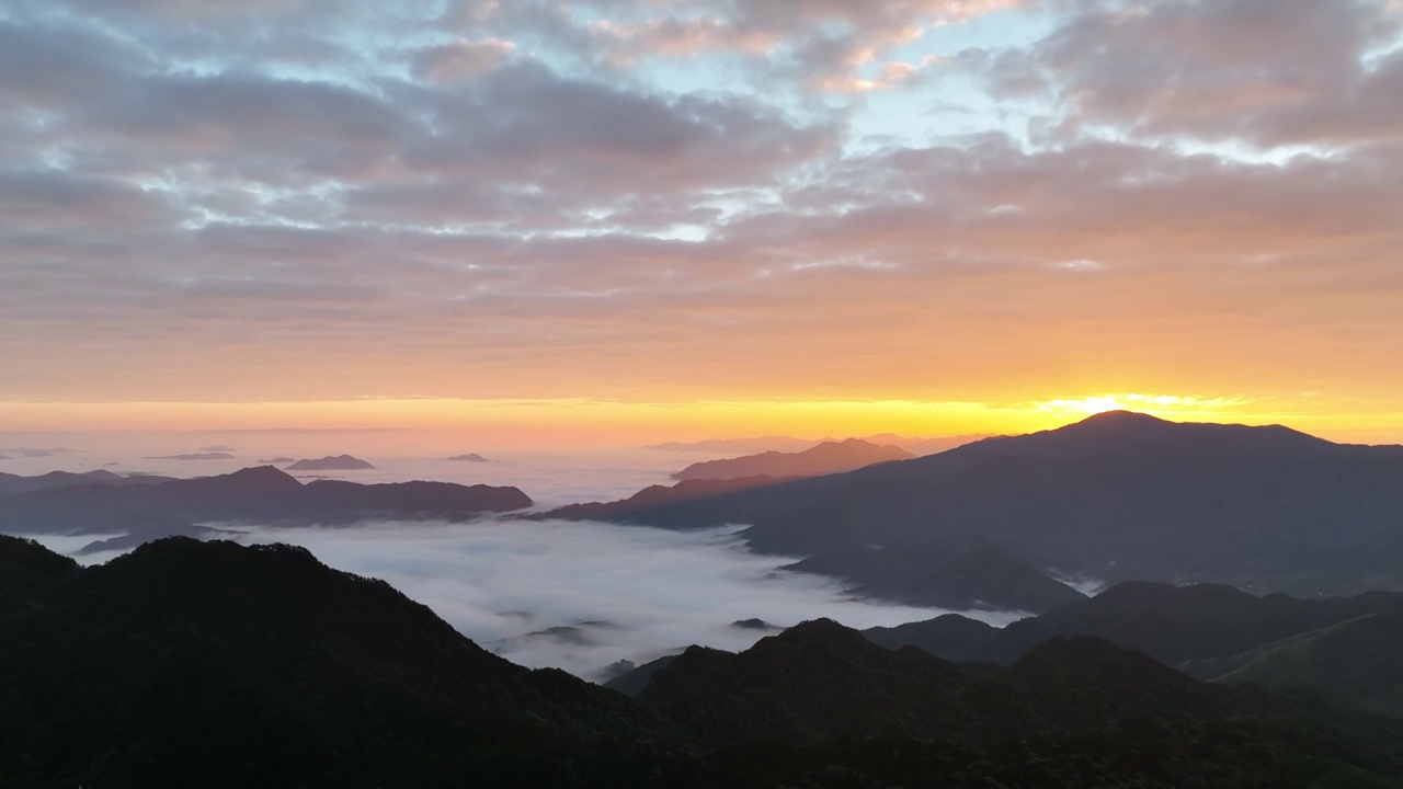 高山云海日出日落天际线红霞黎明黄昏航拍延时视频素材