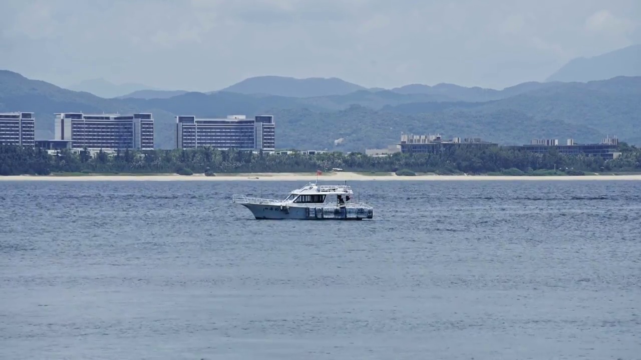 海南蜈支洲岛海上游艇视频素材