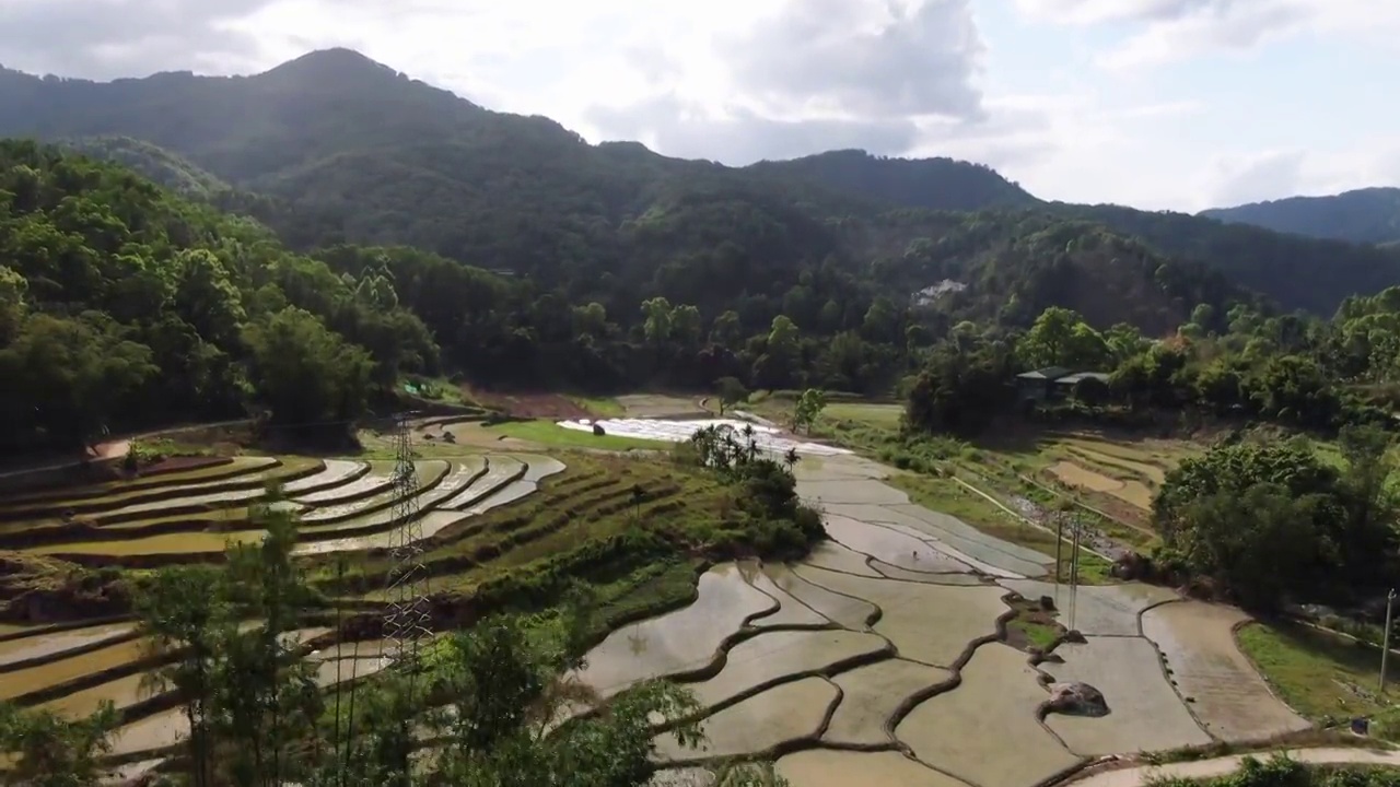 航拍海南著名的五指山自然风光视频素材