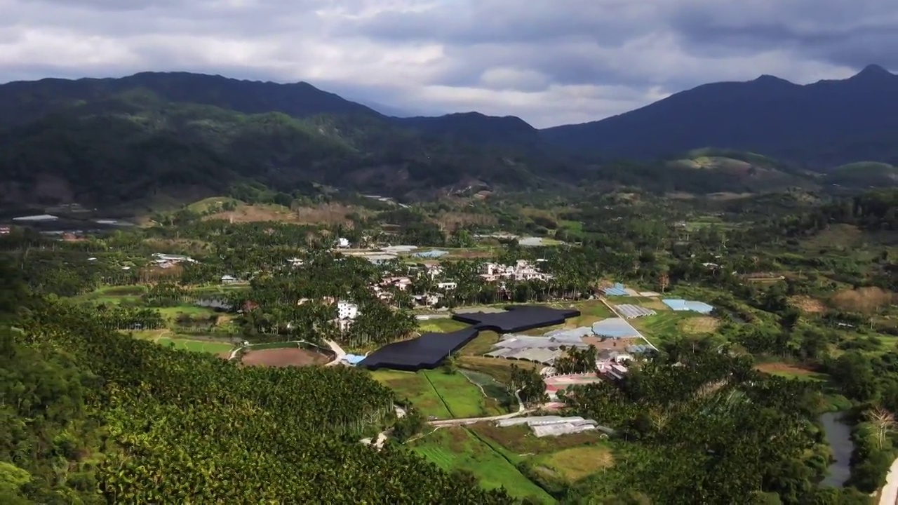 航拍海南著名的五指山自然风光视频素材