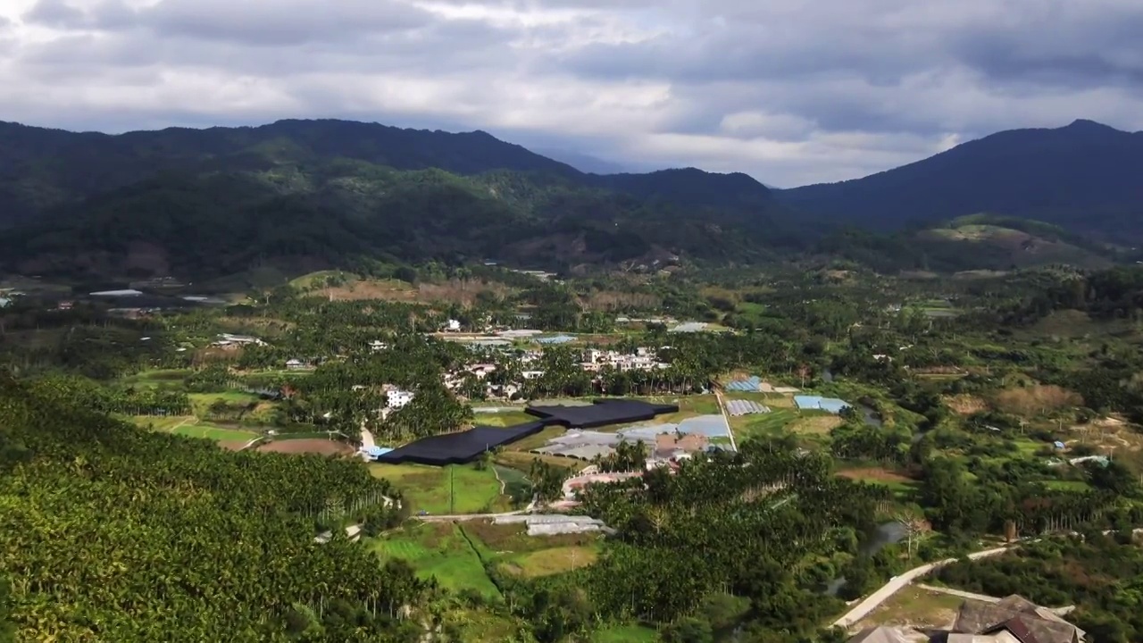 航拍海南著名的五指山自然风光视频素材