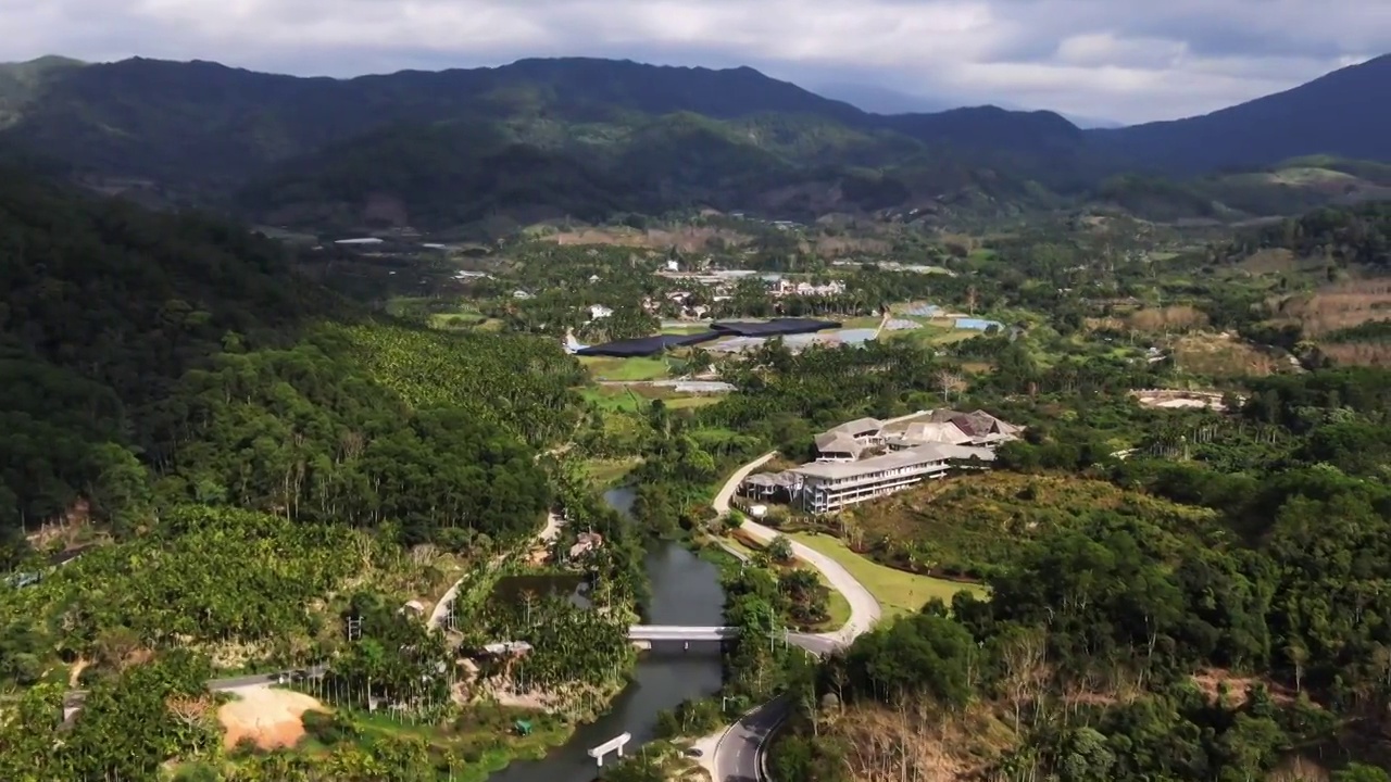 航拍海南著名的五指山自然风光视频素材