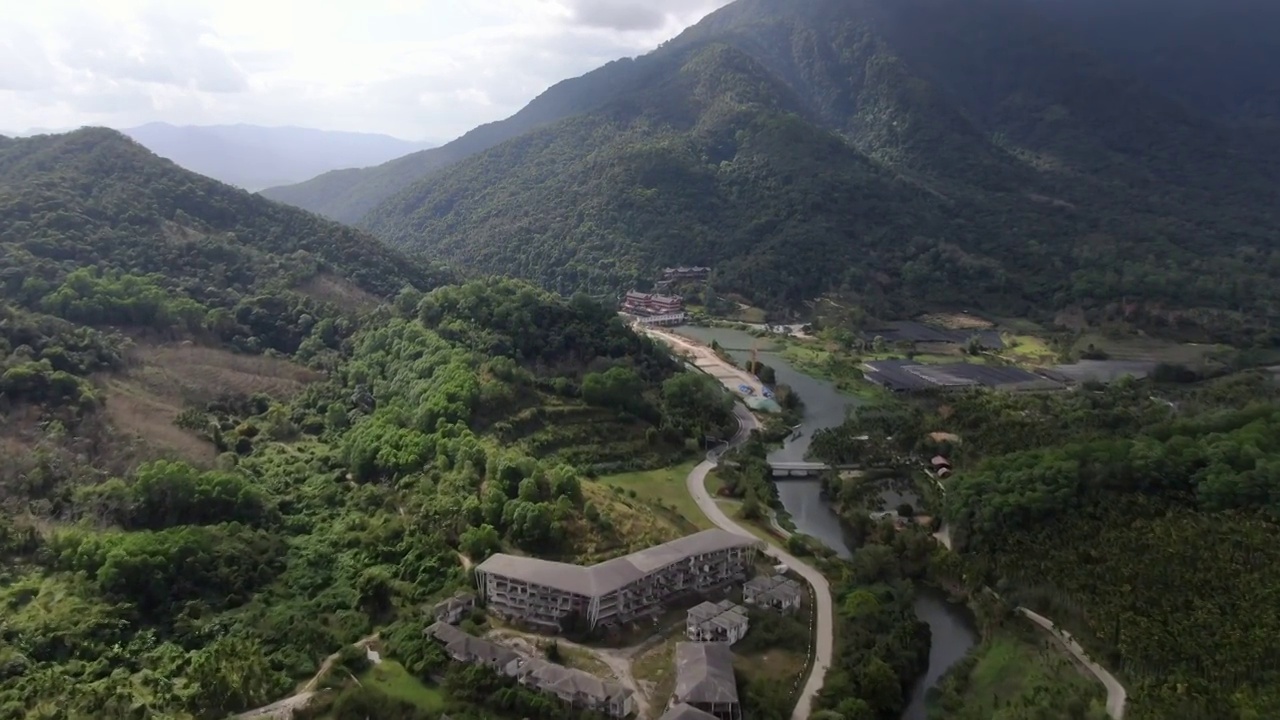 航拍海南著名的五指山自然风光视频素材