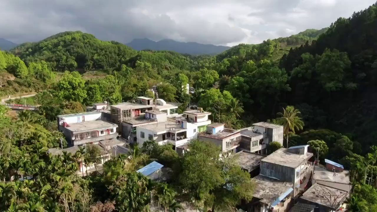 航拍海南著名的五指山自然风光视频素材