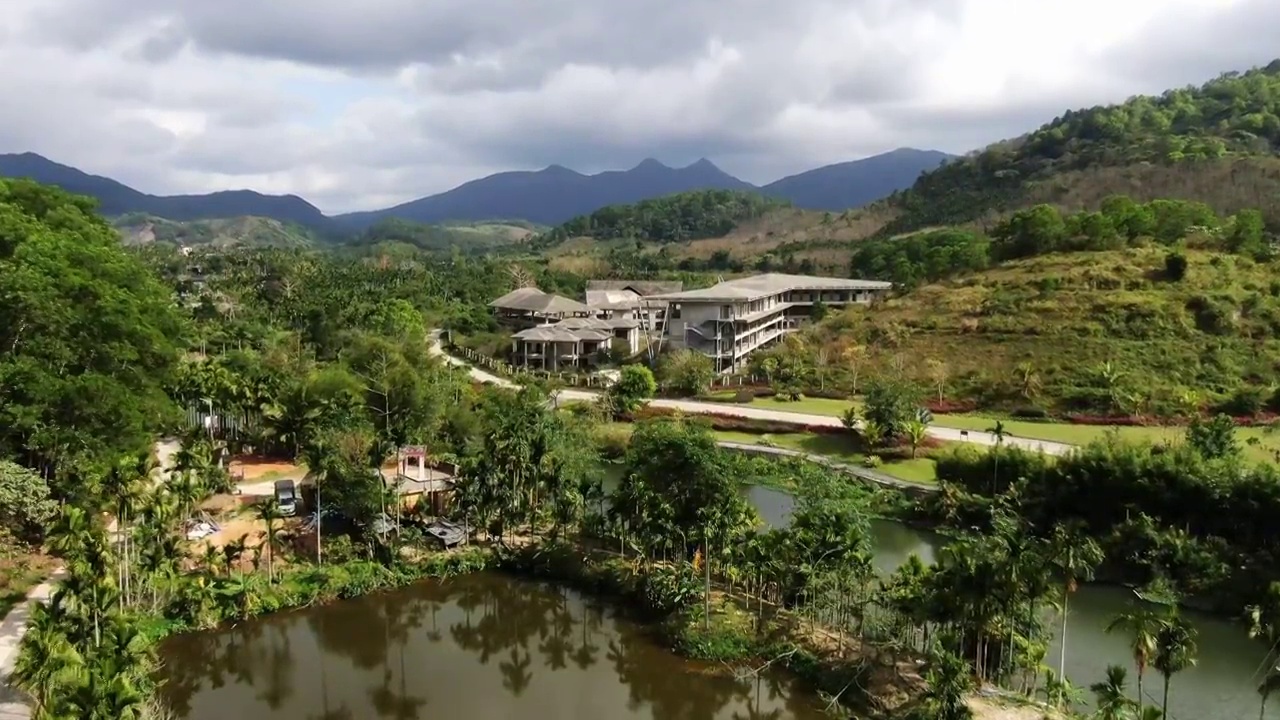 航拍海南著名的五指山自然风光视频素材