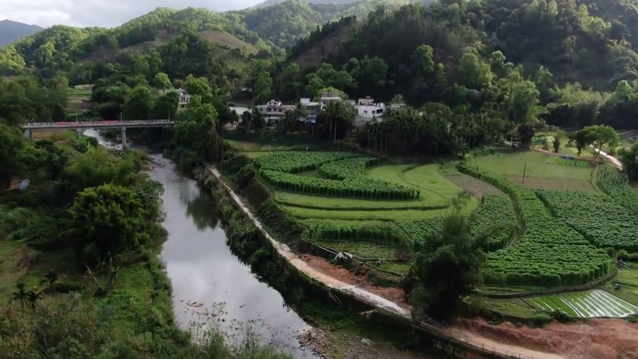 航拍海南著名的五指山自然风光视频素材