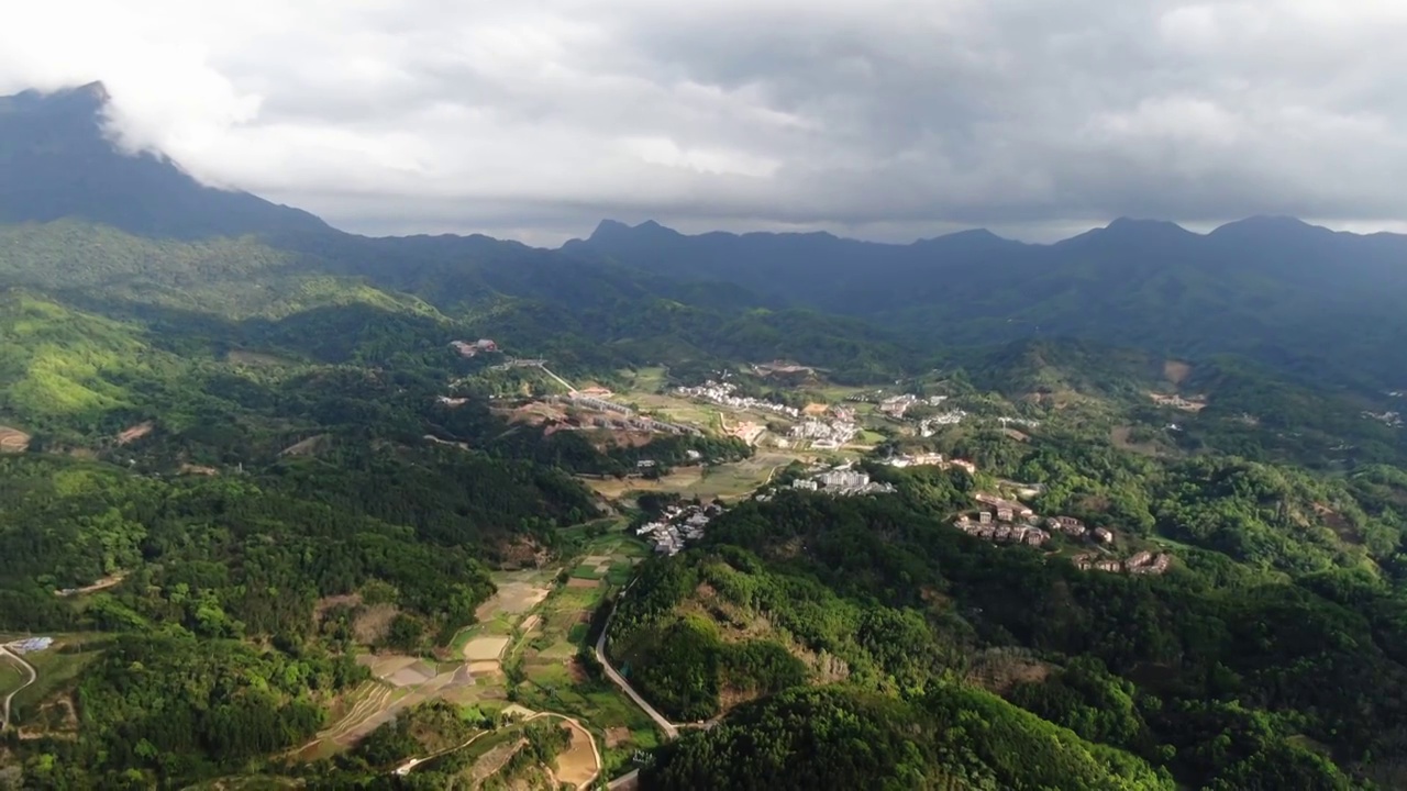 航拍海南著名的五指山自然风光视频素材