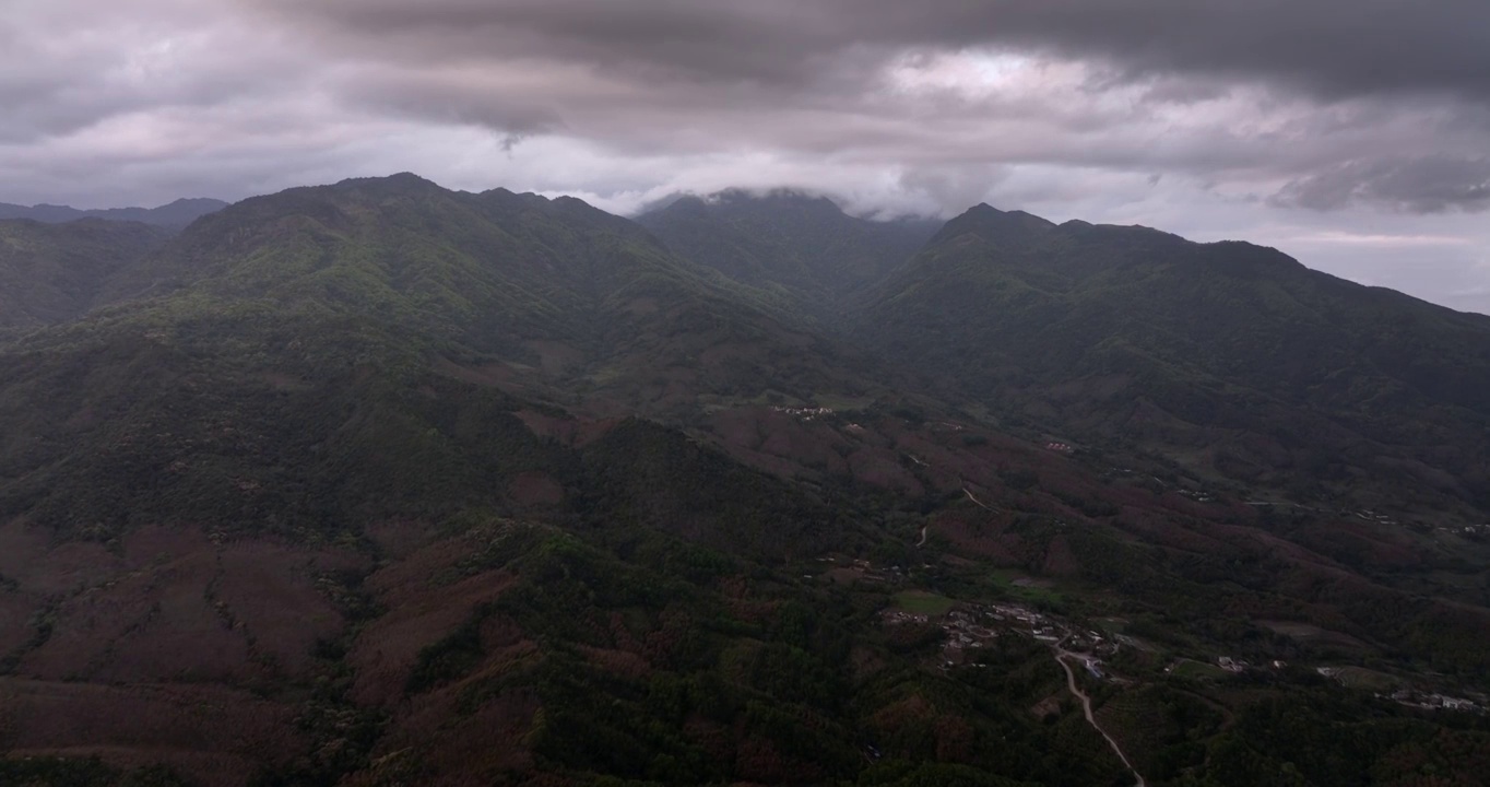 航拍海南著名的五指山自然风光视频素材