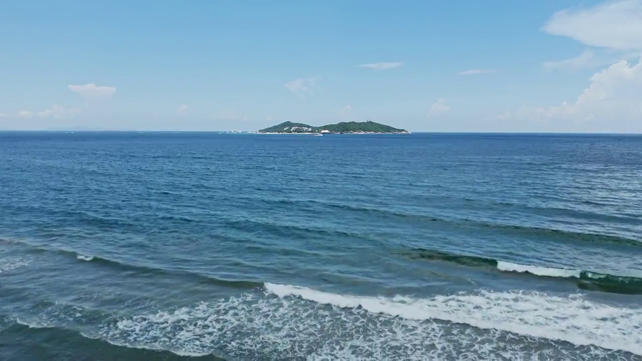 海南三亚海棠湾,航拍海岸线风景,蓝天白云视频素材