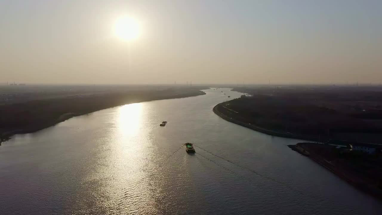 日落海景,海上运输船视频素材