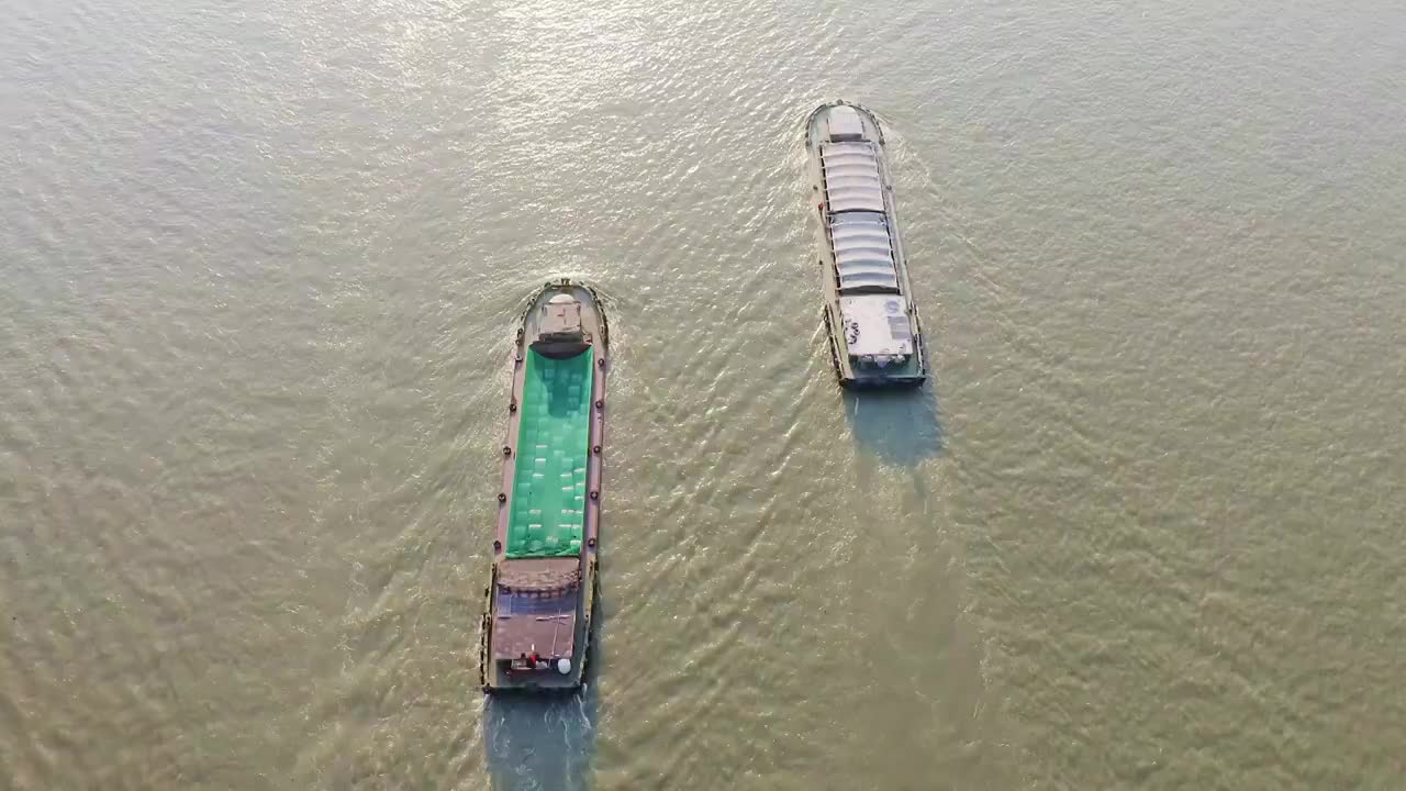 日落海景,海上运输船视频素材