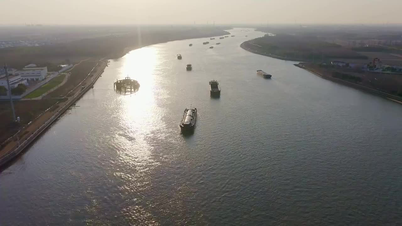 日落海景,海上运输船视频素材