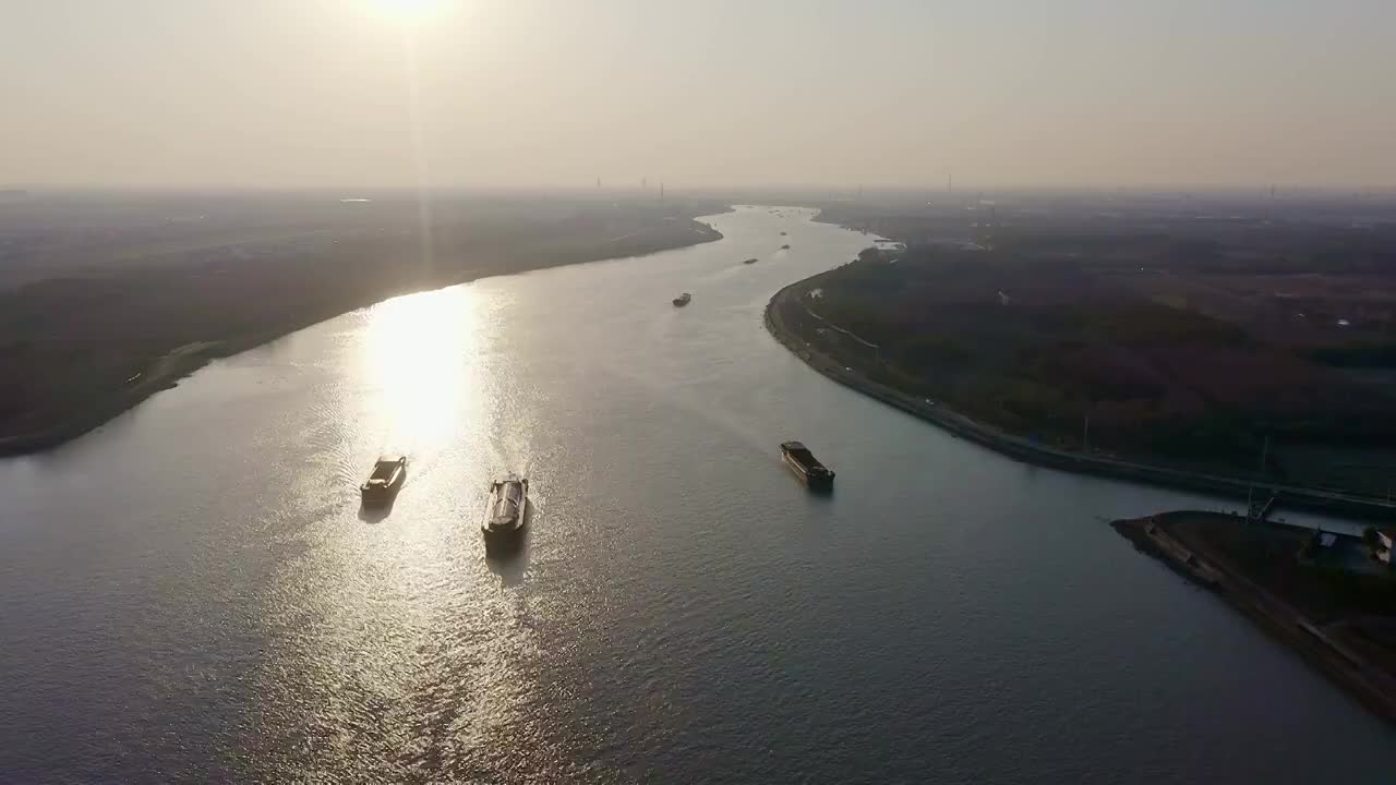 日落海景,海上运输船视频素材