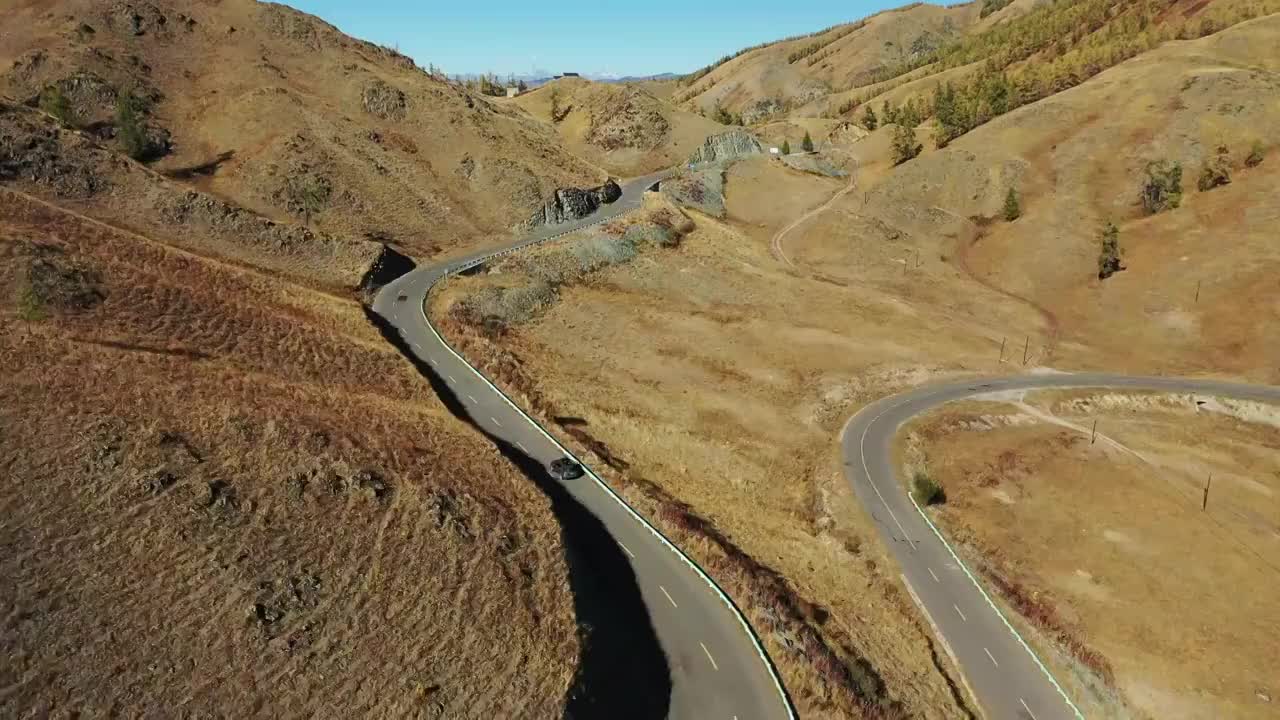 新疆阿勒泰布尔津高山森林自驾游公路旅行自然风光视频素材