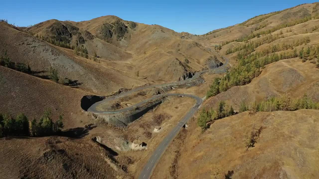 新疆阿勒泰布尔津高山森林自驾游公路旅行自然风光视频素材