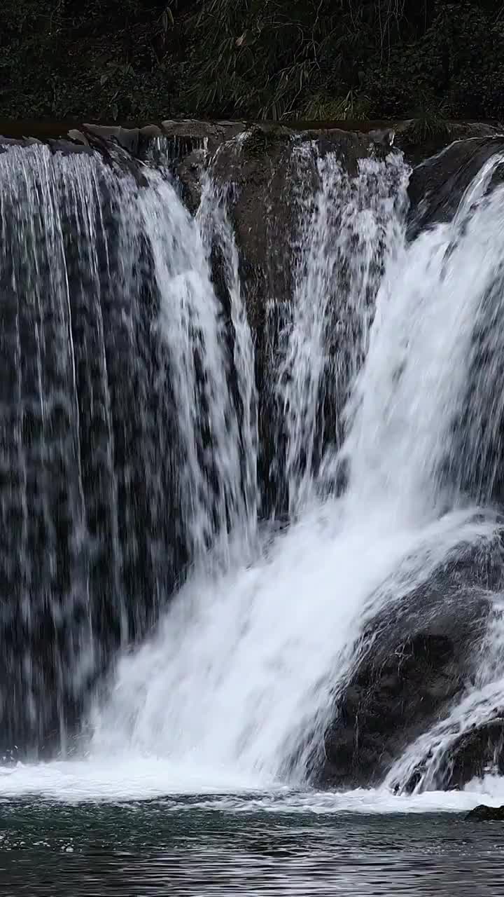 瀑布的水流，罗平九龙瀑布群视频素材