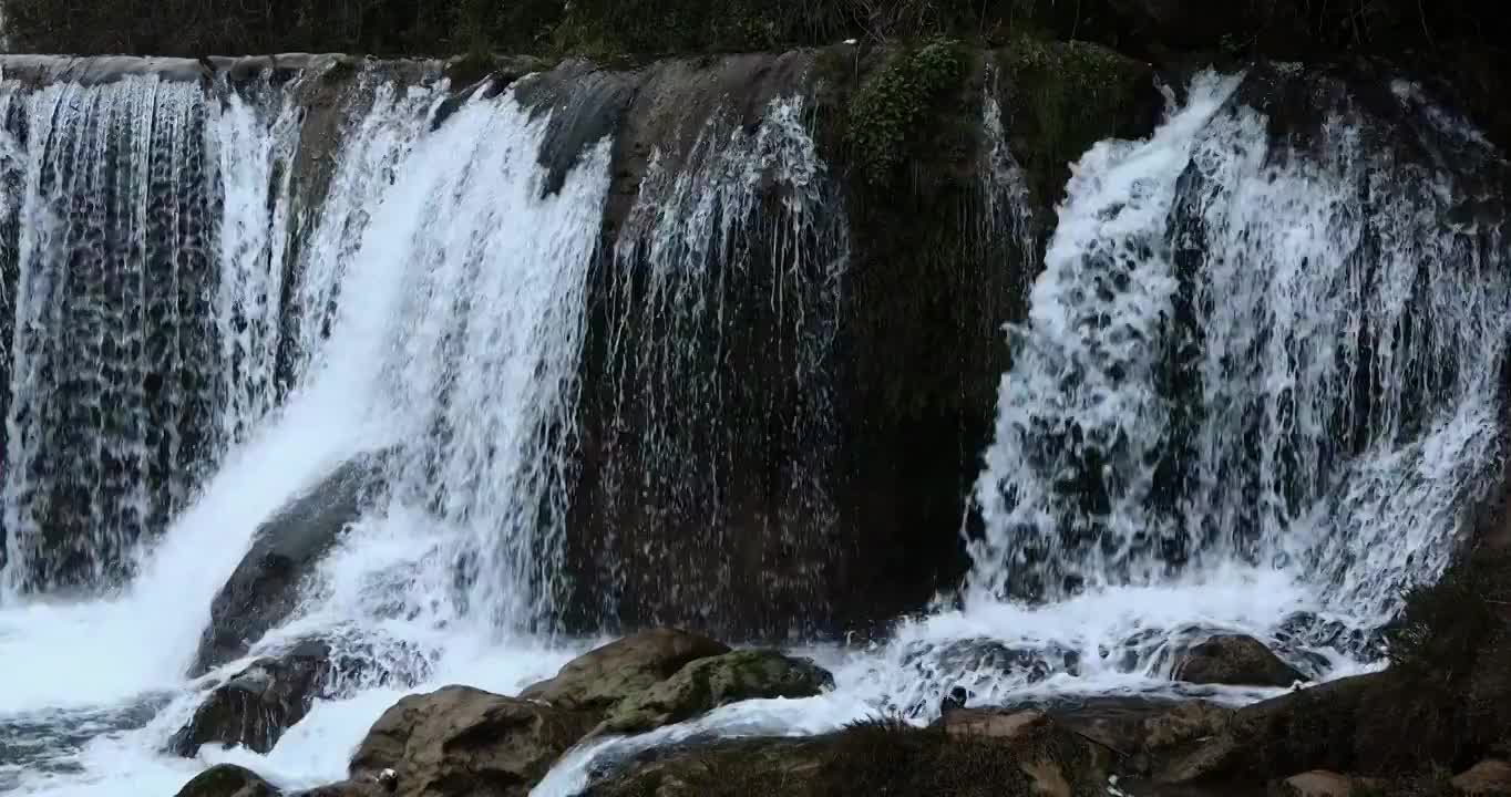 瀑布的水流，罗平九龙瀑布群视频素材