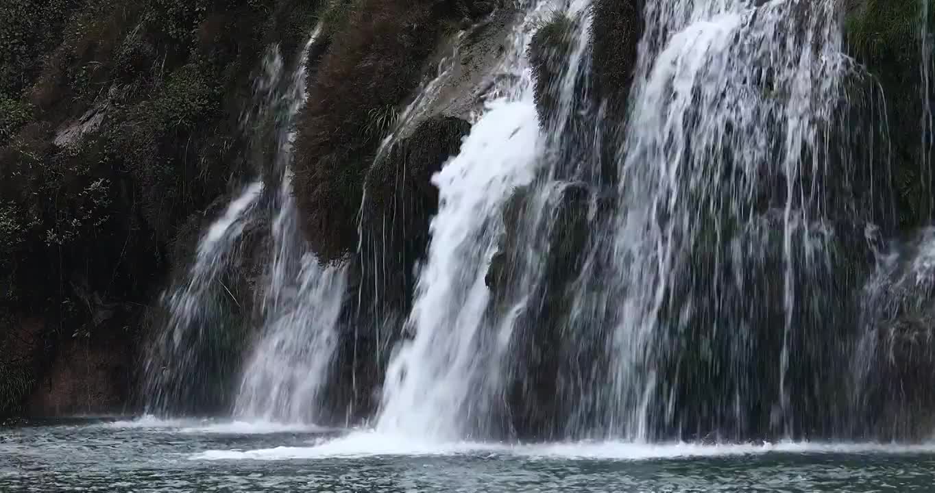 瀑布的水流，罗平九龙瀑布群视频素材