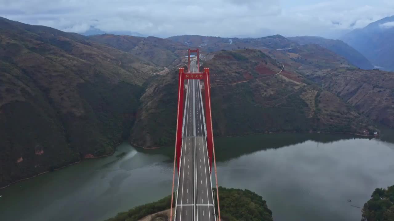 高速公路与桥梁的航拍，云南红河大桥视频素材