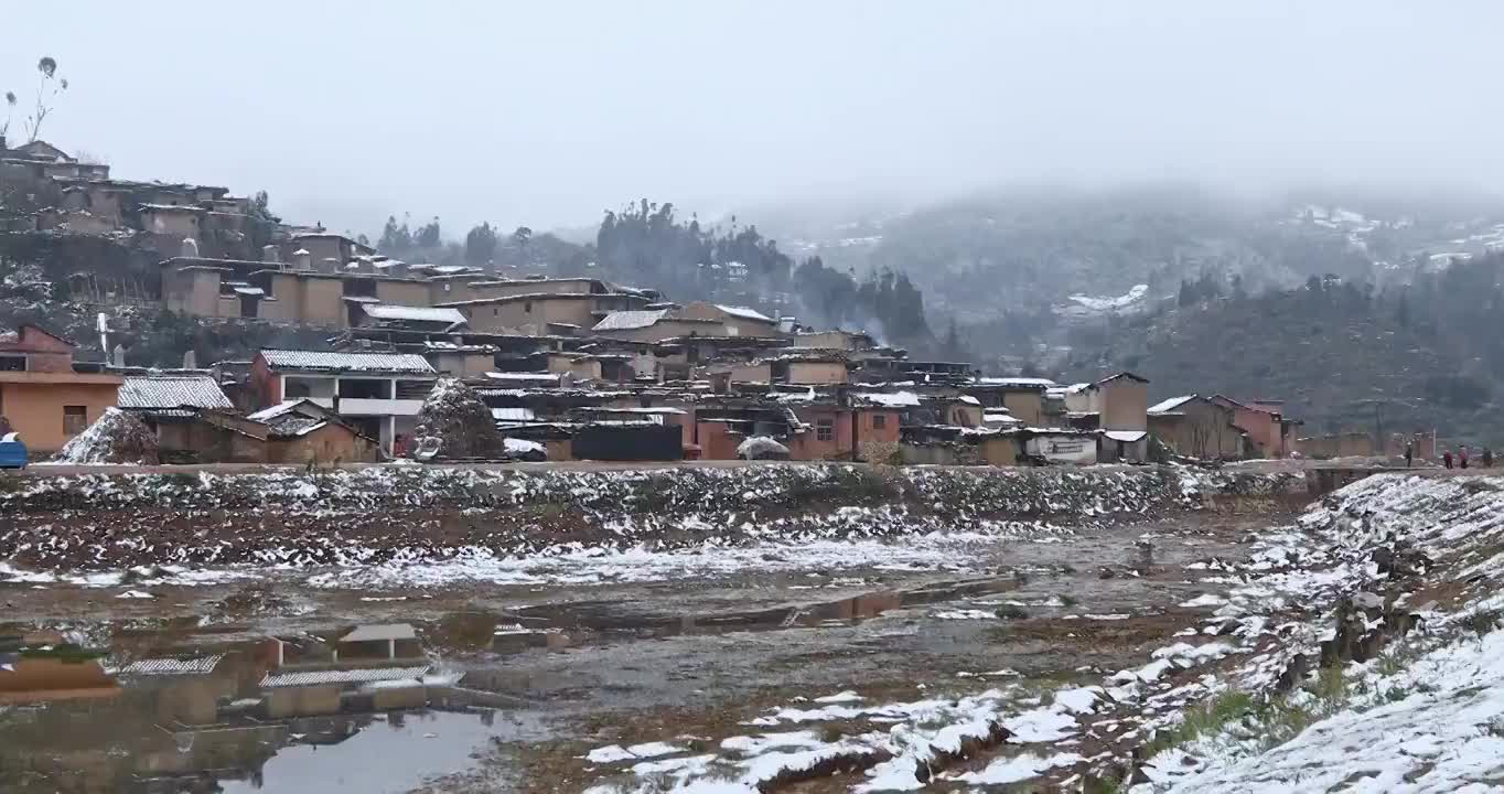 雪后的村庄，泸西城子古村视频素材