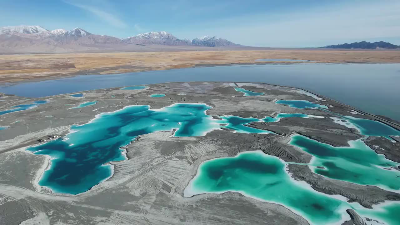 青海海西州大柴旦镇大柴旦翡翠湖盐湖旅游景区自然风光视频素材