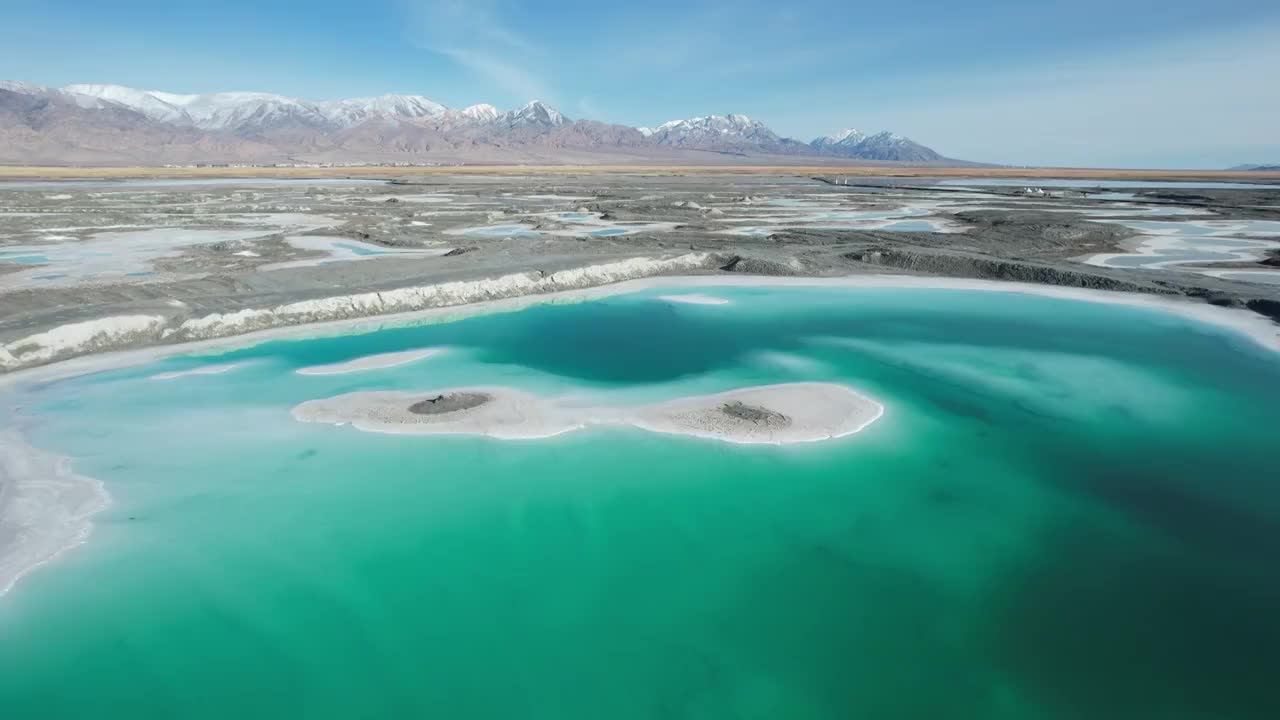 青海海西州大柴旦镇大柴旦翡翠湖盐湖旅游景区自然风光视频素材