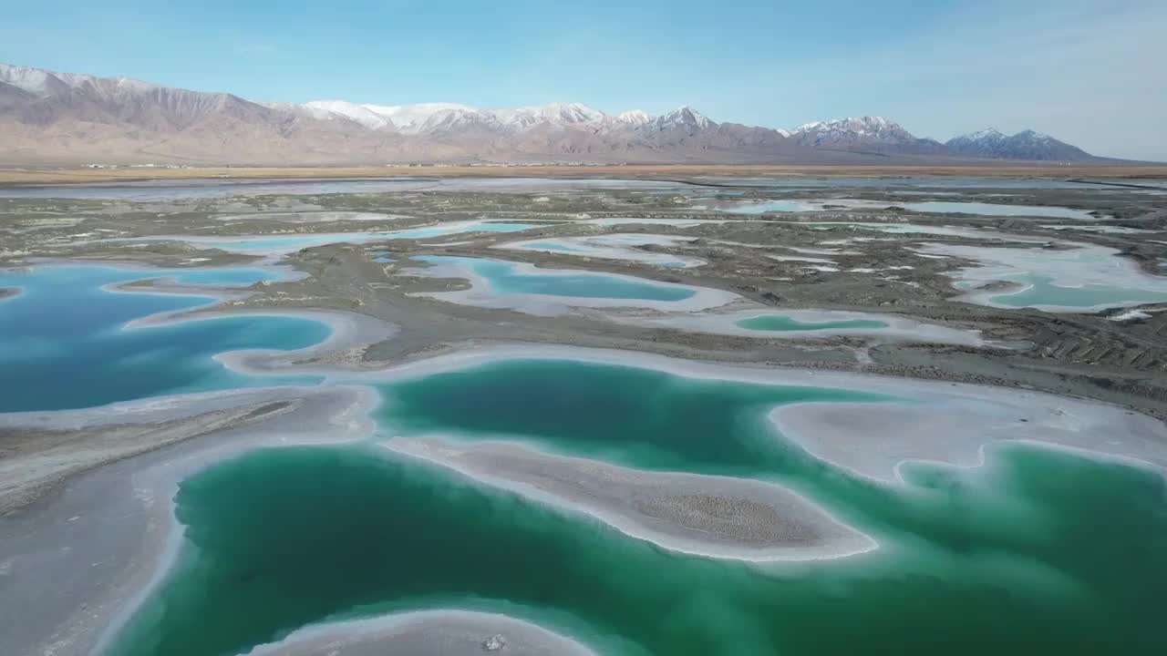 青海海西州大柴旦镇大柴旦翡翠湖盐湖旅游景区自然风光视频素材