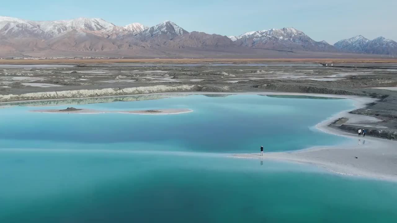 青海海西州大柴旦镇大柴旦翡翠湖盐湖旅游景区自然风光视频素材