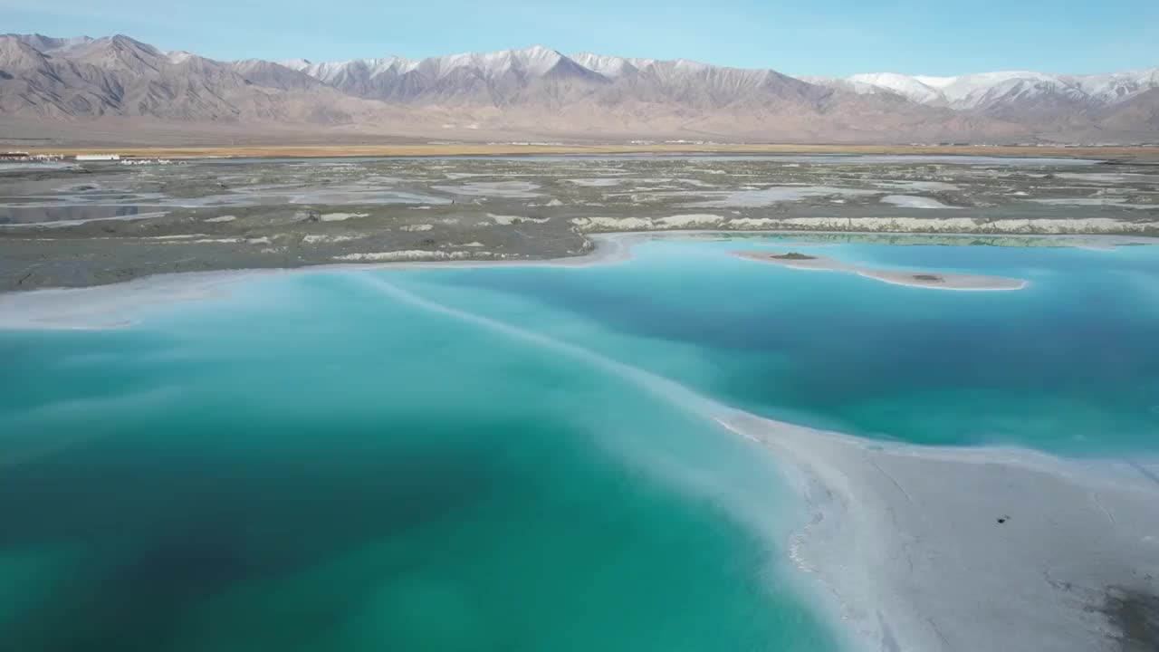 青海海西州大柴旦镇大柴旦翡翠湖盐湖旅游景区自然风光视频素材