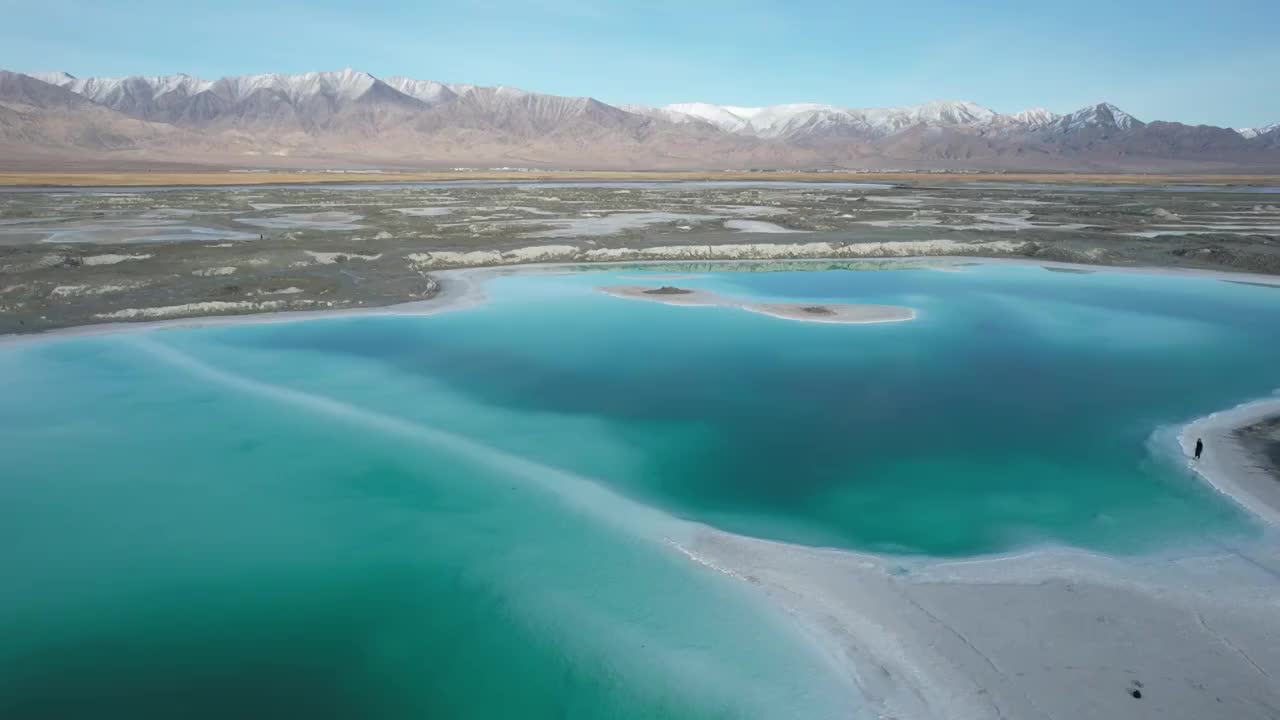 青海海西州大柴旦镇大柴旦翡翠湖盐湖旅游景区自然风光视频素材