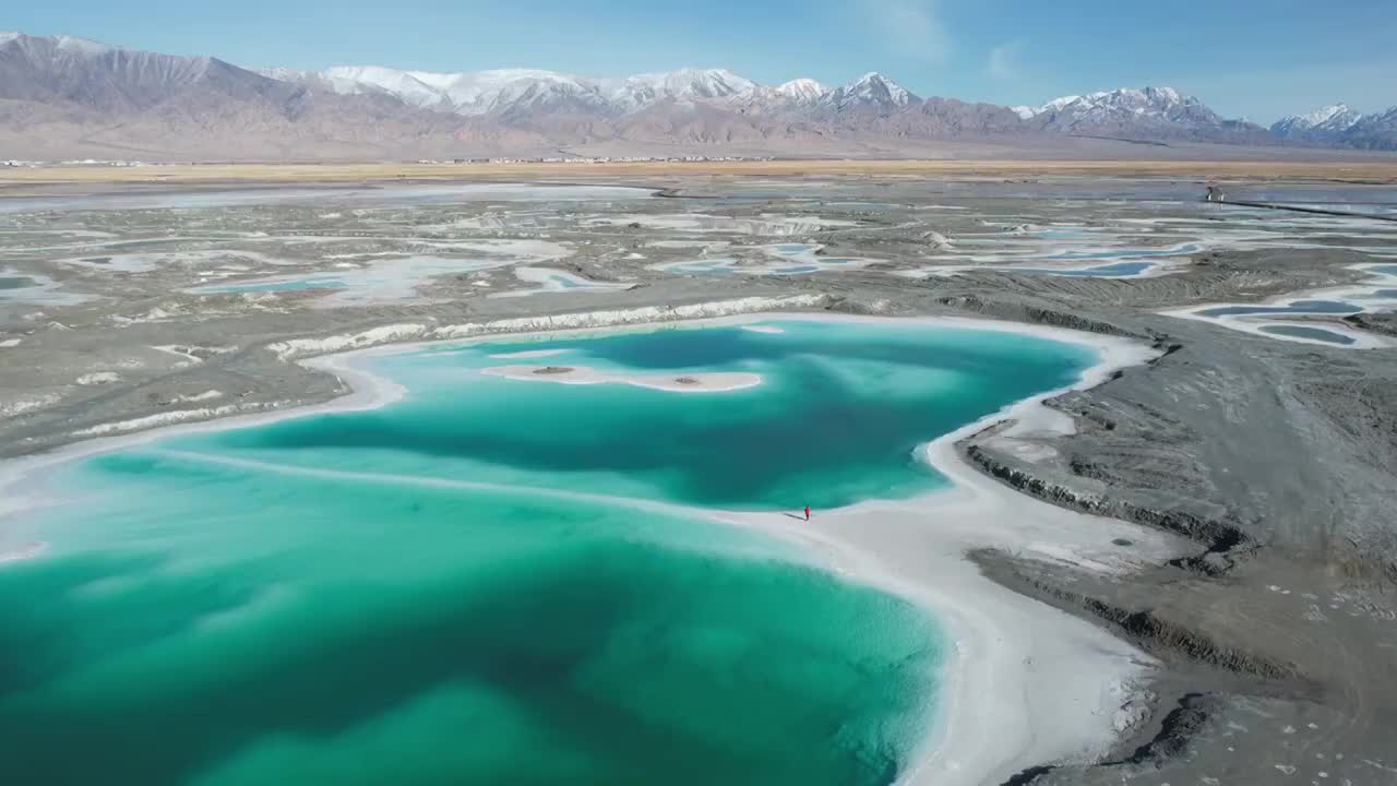 青海海西州大柴旦镇大柴旦翡翠湖盐湖旅游景区自然风光视频素材