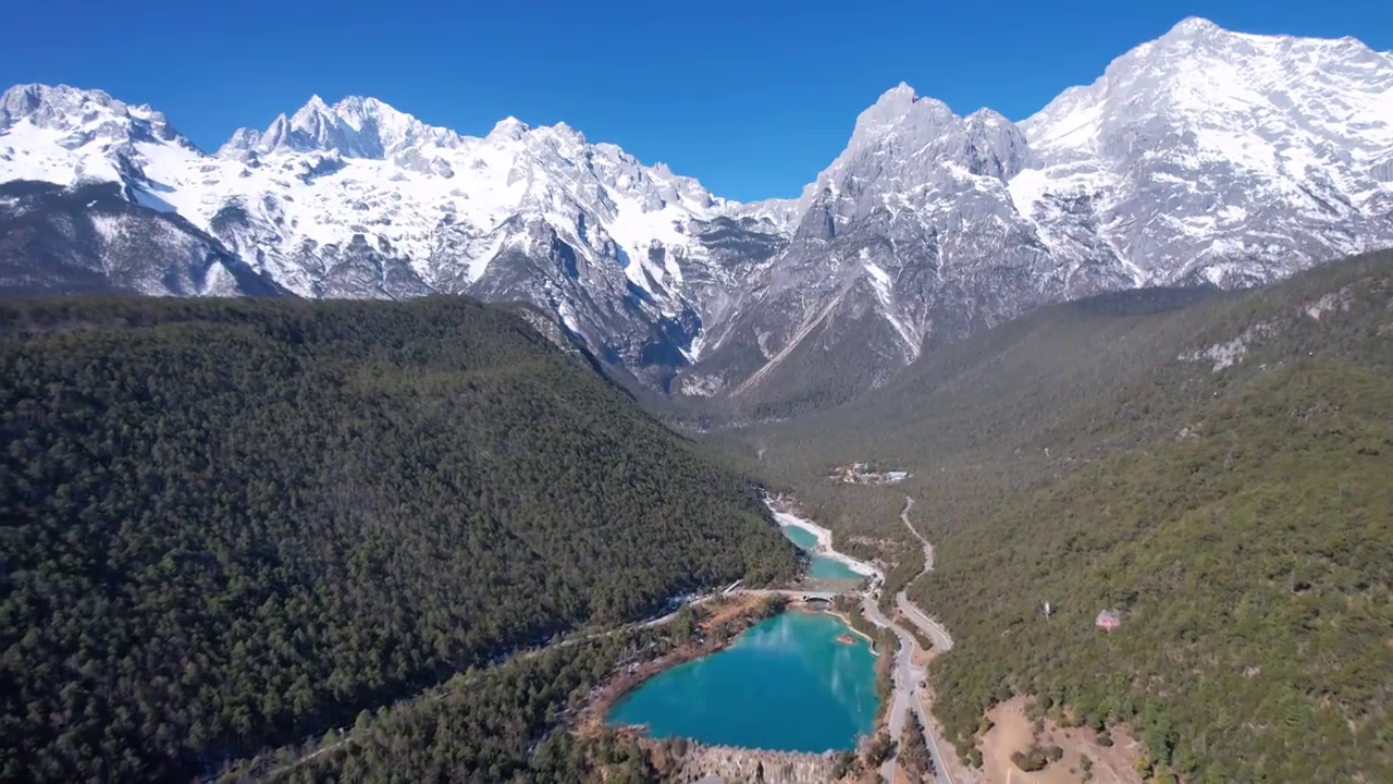 航拍云南旅游玉龙雪山与蓝月谷视频素材