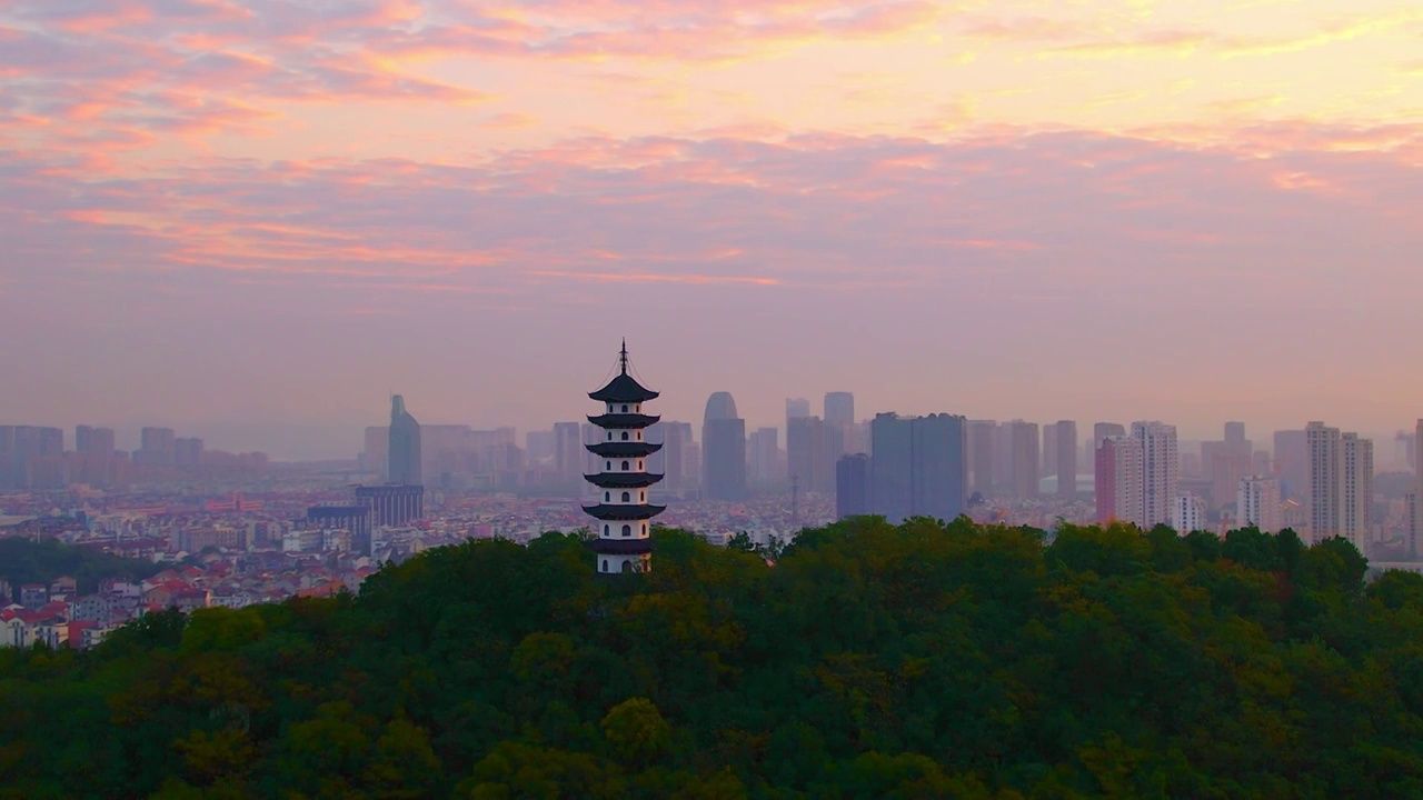 航拍夕阳下绍兴诸暨著名景点西施故里金鸡塔视频素材