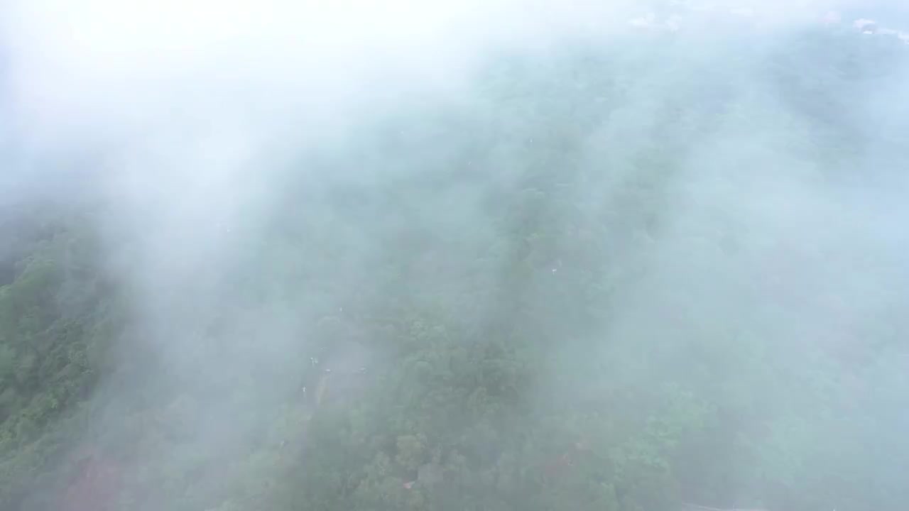 云雾中的海口雷琼火山口视频素材