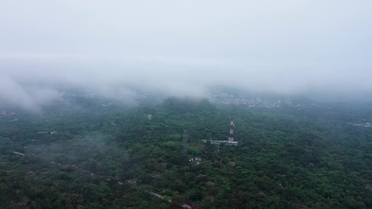 云雾中的海口雷琼火山口视频素材