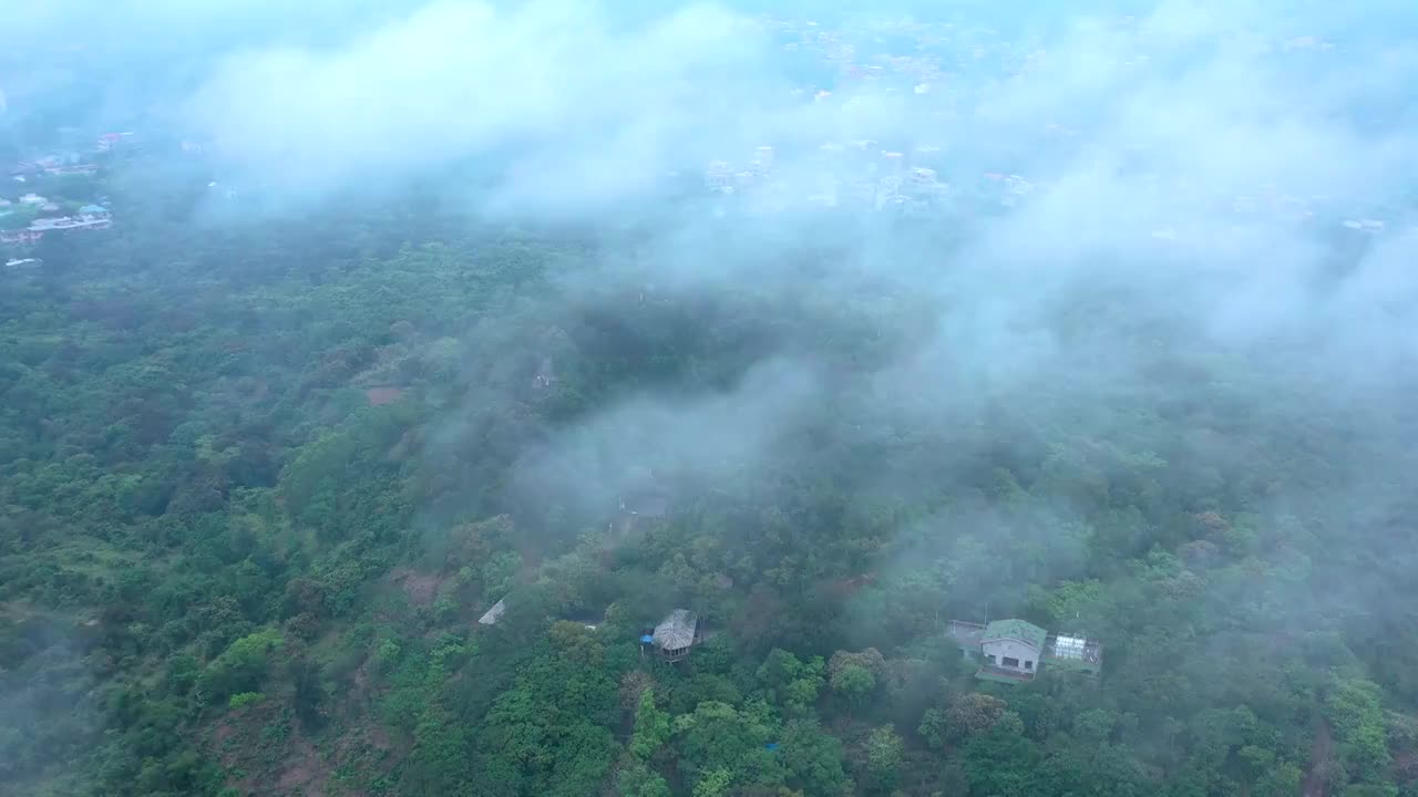 云雾中的海口雷琼火山口视频素材