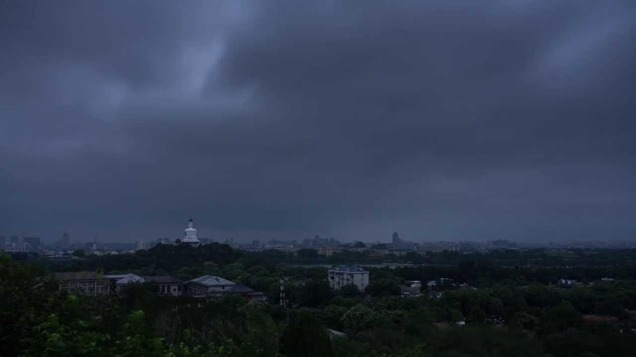 城市乌云密布视频素材