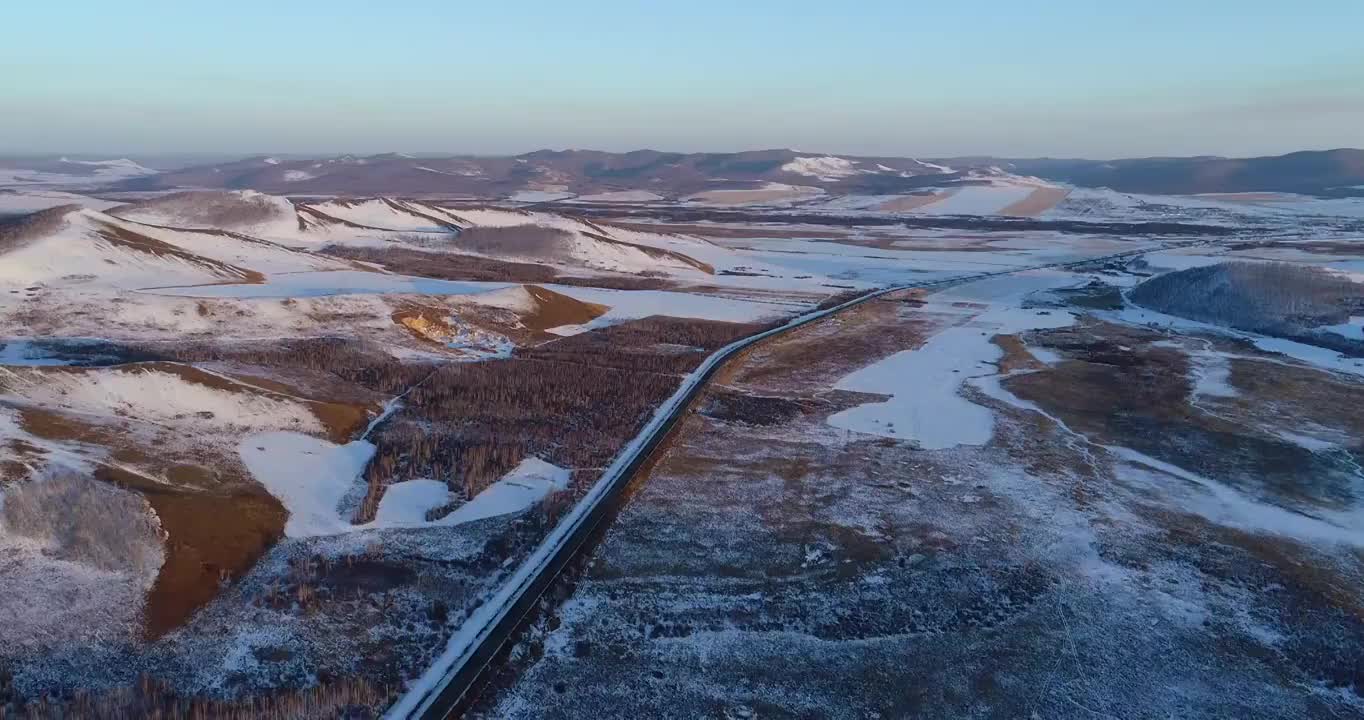 航拍内蒙古额尔古纳早春冰封雪原大地视频素材