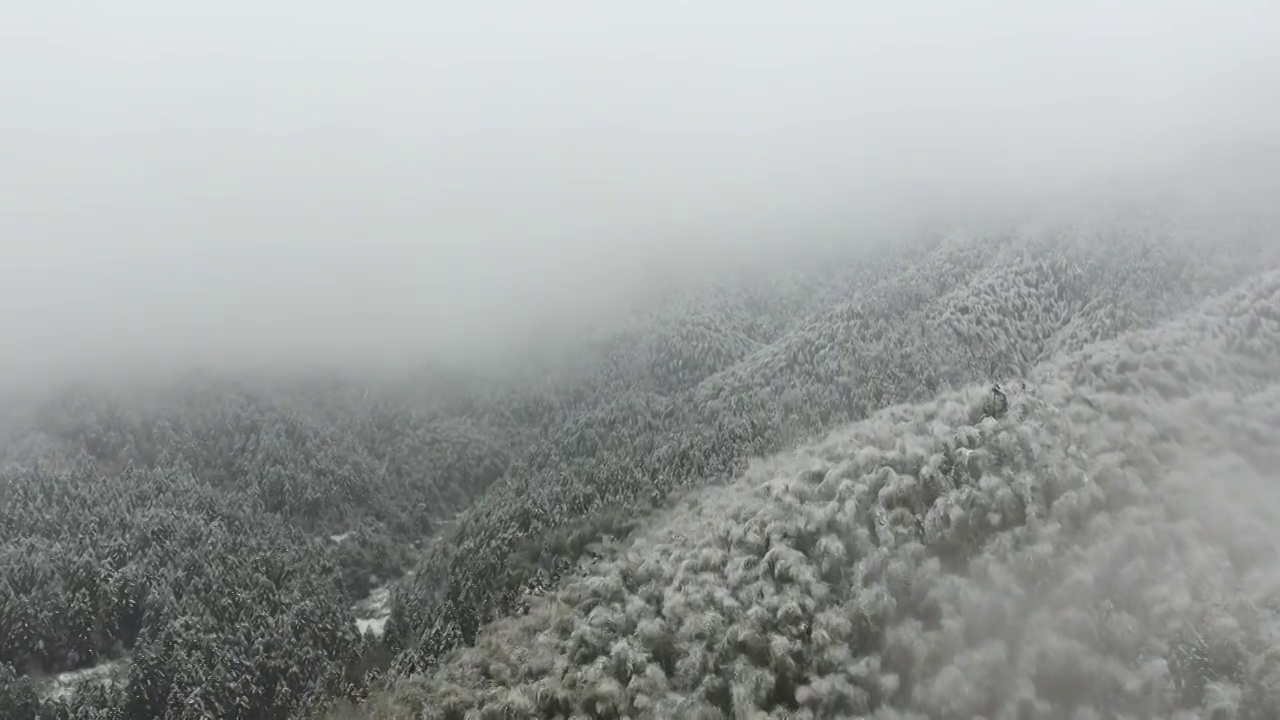 云雾雪景山林航拍视频素材