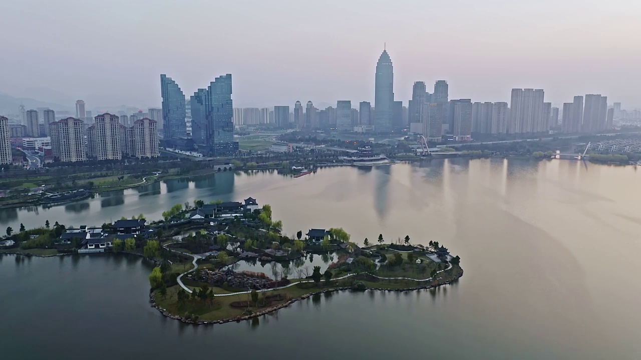 绍兴市区地标建筑,沿湖风光视频素材