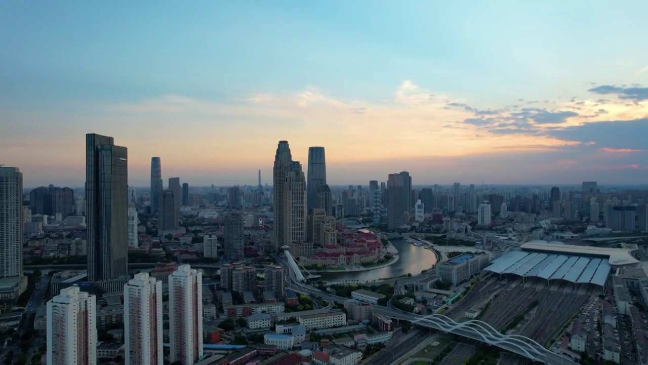 天津傍晚天空城市建筑高楼航拍视频素材